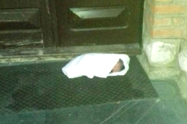 ГАВРИЛУ ТРАЖЕ МАЈКУ: Још се не зна чија је беба остављена испред цркве